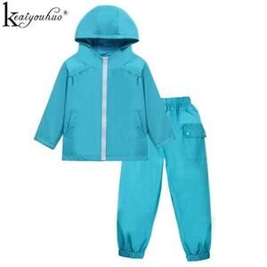 New girl’s rain suit  2-3